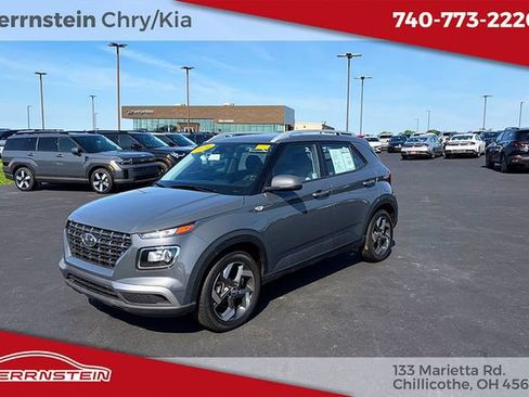 Used 2024 Hyundai Venue SEL FWD image 3