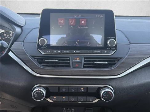 Used 2024 Nissan Altima 2.5 SV image 17