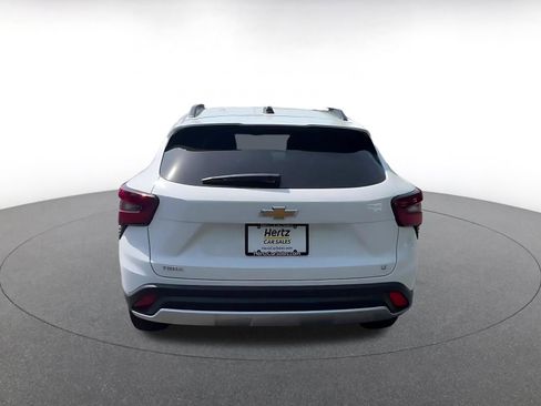 Used 2025 Chevrolet Trax LT w/ LT Convenience Package FWD image 12