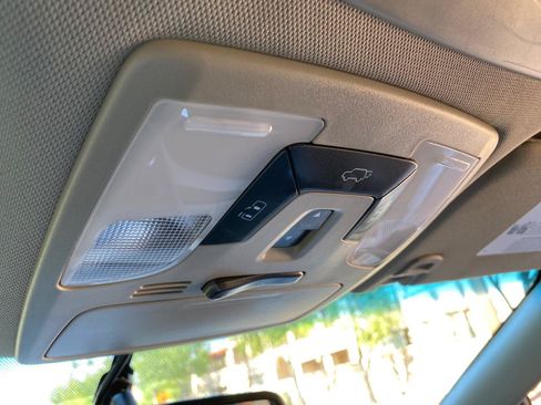 Used 2015 Toyota Sienna XLE Premium FWD image 77