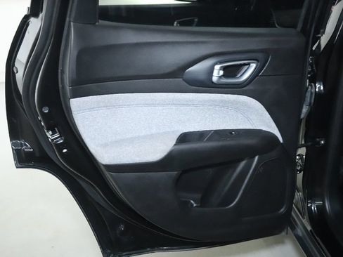Used 2024 Jeep Compass Latitude AWD/4WD image 13