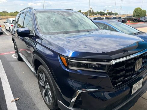 Used 2024 Honda Pilot Touring image 3