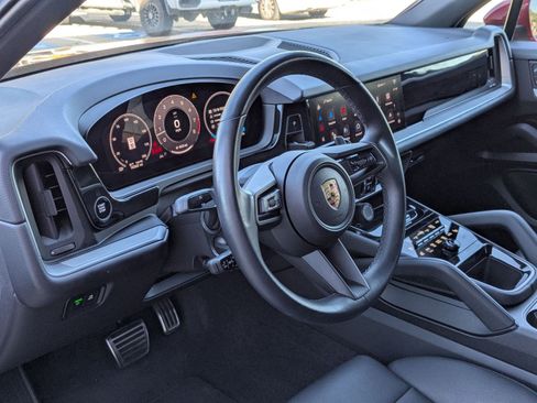 Used 2024 Porsche Cayenne S image 4