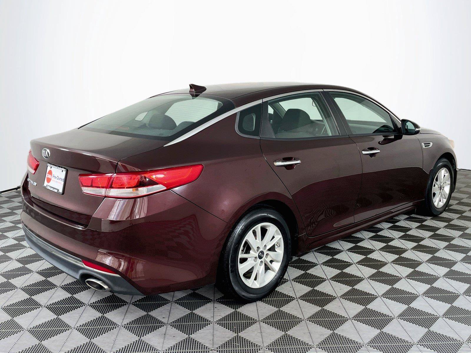 Used 2017 Kia Optima LX FWD image 9