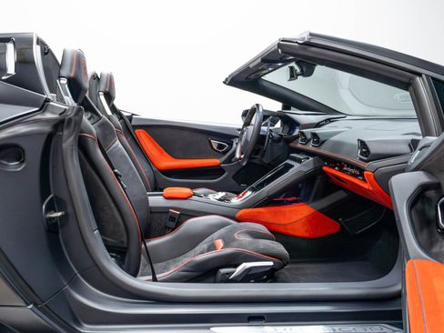 Used 2021 Lamborghini Huracan EVO RWD image 32