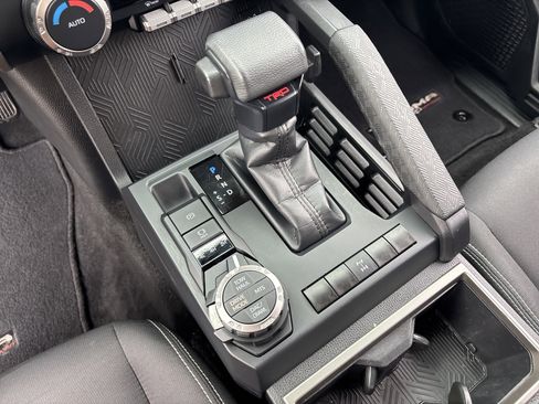 Used 2024 Toyota Tacoma TRD Off-Road image 23