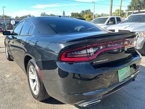 Used 2015 Dodge Charger SE w/ Sport Appearance Group image 7