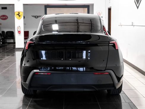 Used 2026 Tesla Model Y 2WD image 9