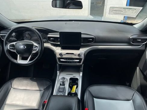 Used 2023 Ford Explorer XLT w/ Equipment Group 202A AWD/4WD image 35