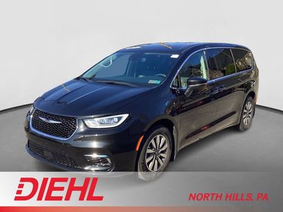 Used 2023 Chrysler Pacifica Touring-L