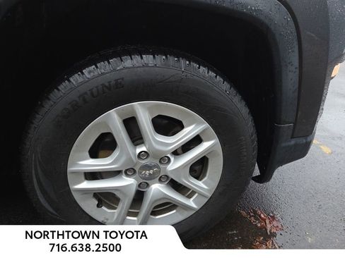 Used 2019 Jeep Compass Sport image 2