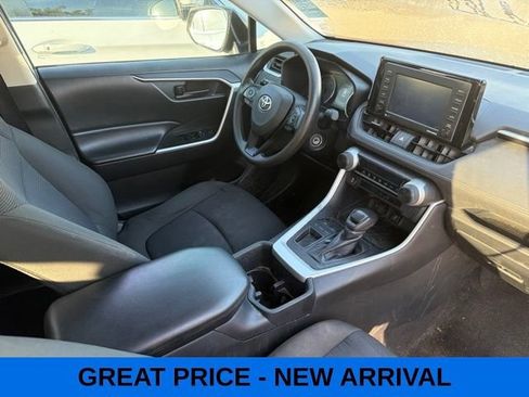 Used 2022 Toyota RAV4 LE FWD image 5