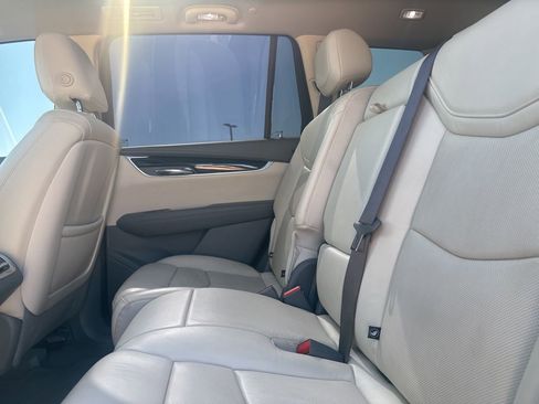 Used 2020 Cadillac XT6 Premium Luxury FWD image 35