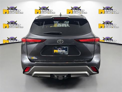 Used 2022 Toyota Highlander Platinum image 6