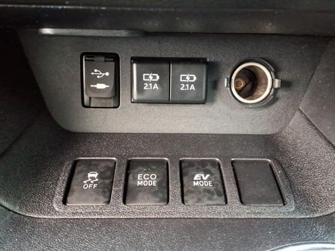 Used 2019 Toyota Highlander XLE AWD/4WD image 23