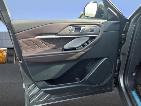 New 2026 Ford Explorer Platinum AWD/4WD image 8