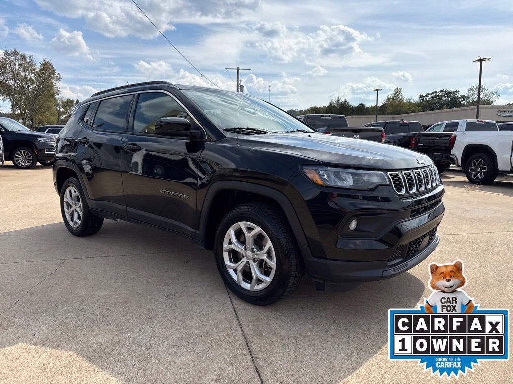 Certified 2024 Jeep Compass Latitude AWD/4WD image 3