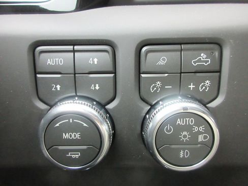 New 2026 GMC Sierra 2500 AT4 w/ AT4 Premium Plus Package AWD/4WD image 18