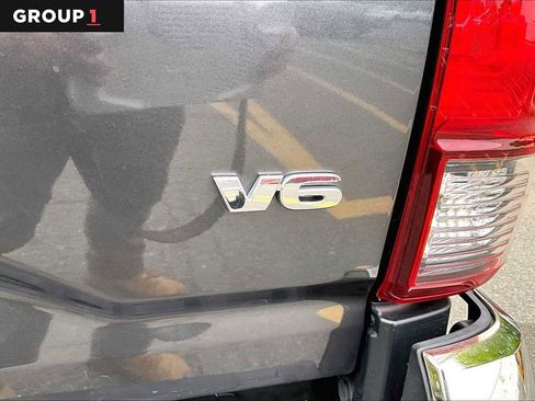 Certified 2022 Toyota Tacoma SR5 AWD/4WD image 10