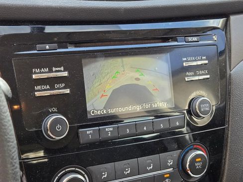 Used 2016 Nissan Rogue S image 11