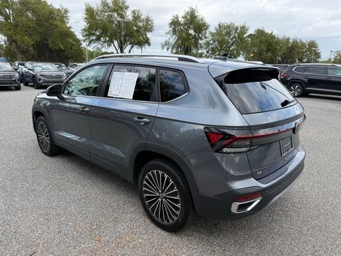 Used 2025 Volkswagen Taos SE image 13