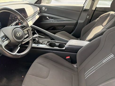 Used 2025 Hyundai Elantra SEL FWD image 8