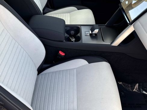 New 2024 Land Rover Discovery Sport Dynamic SE image 10