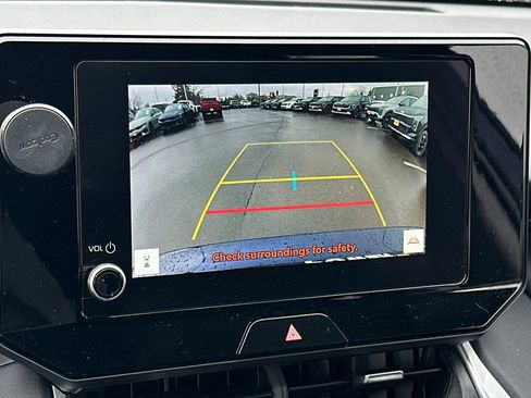 Used 2024 Toyota Venza LE image 19