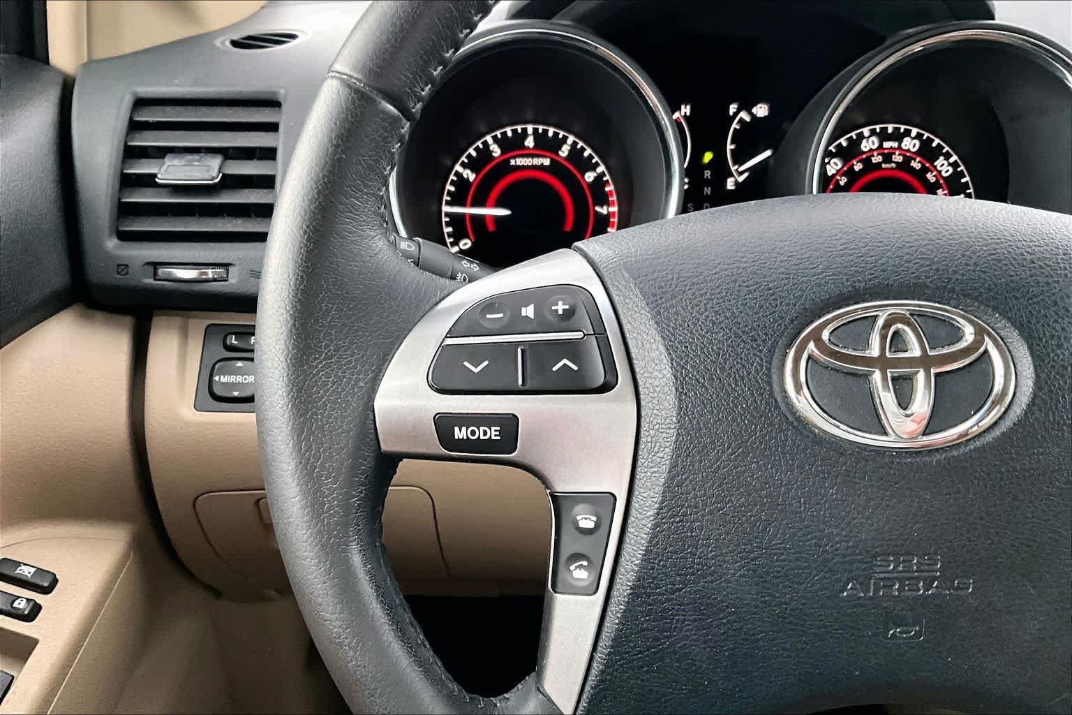 Used 2013 Toyota Highlander Limited AWD/4WD image 23