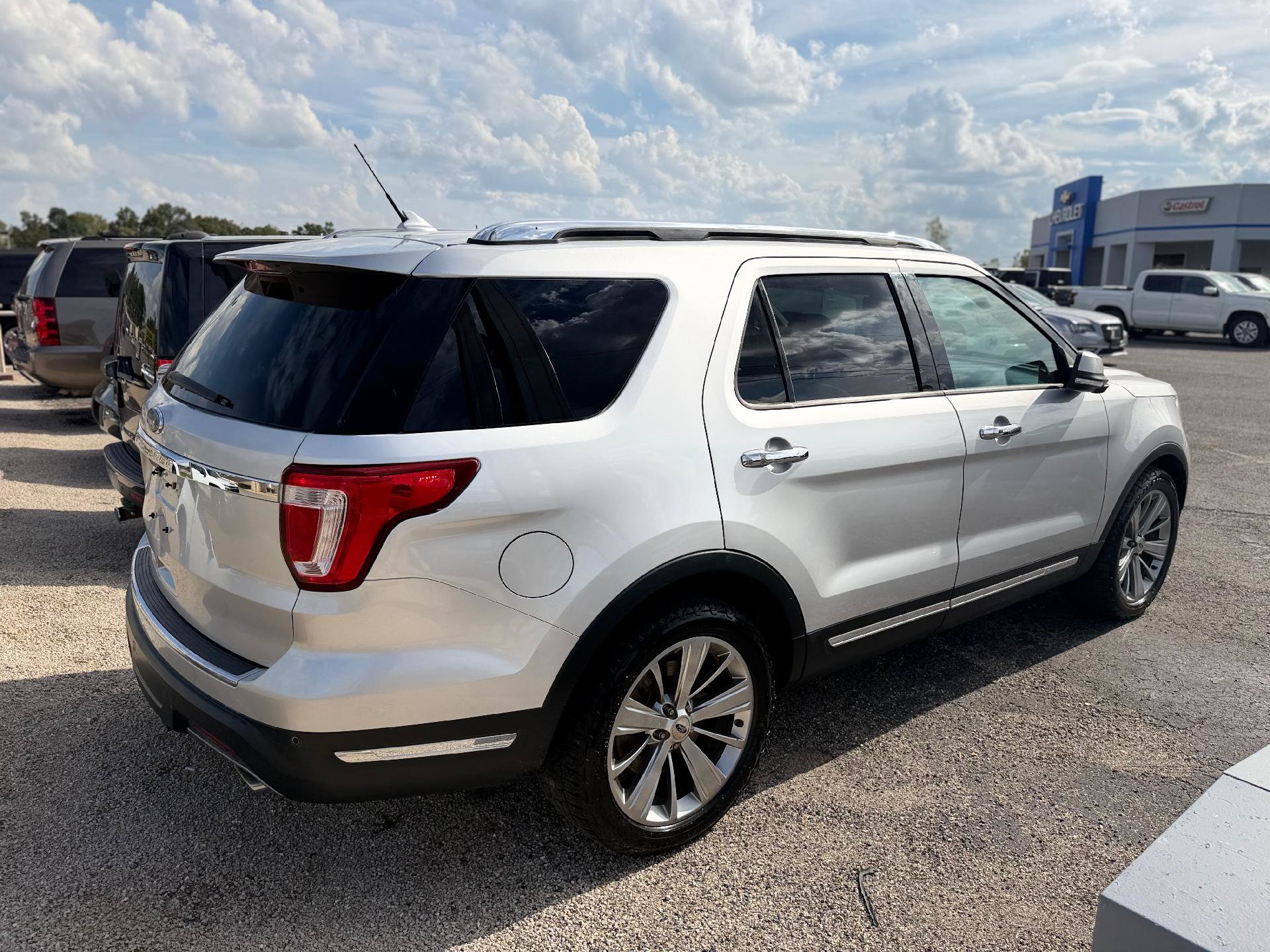 Used 2018 Ford Explorer Limited FWD image 3
