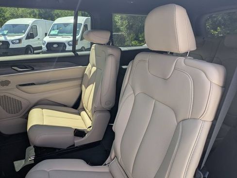 New 2026 Jeep Grand Cherokee L Limited w/ Luxury Tech Group II RWD image 29