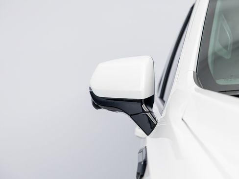 Used 2025 GMC Yukon AT4 w/ AT4 Premium Plus Package image 6