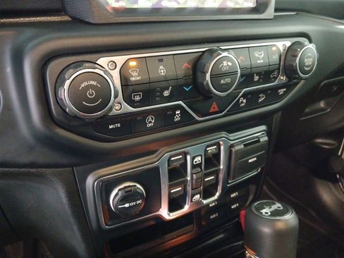 Used 2019 Jeep Wrangler Unlimited Sahara w/ Quick Order Package 24M Moab AWD/4WD image 25