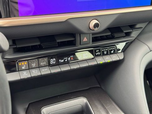 Used 2025 Toyota Crown Signia Limited image 37