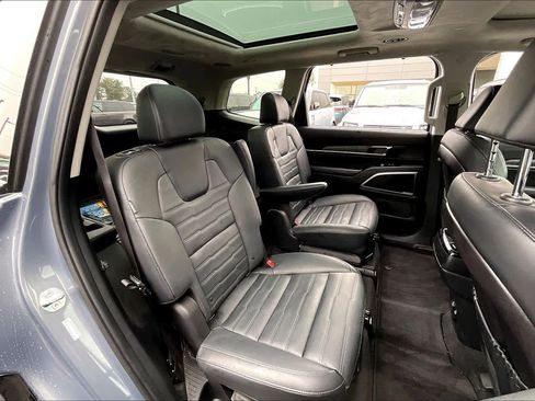 Used 2024 Kia Telluride SX Prestige w/ Towing Package image 29
