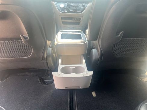 Used 2024 Chrysler Pacifica Touring-L FWD image 32