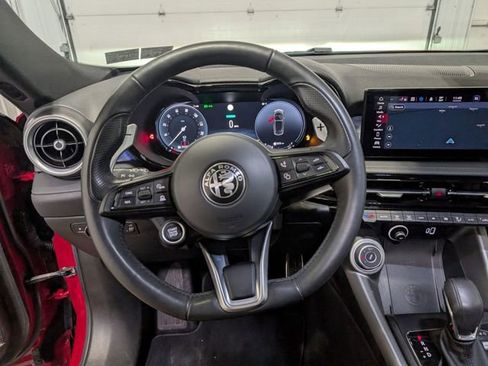 Used 2024 Alfa Romeo Tonale Veloce w/ Premium Interior Package AWD/4WD image 17