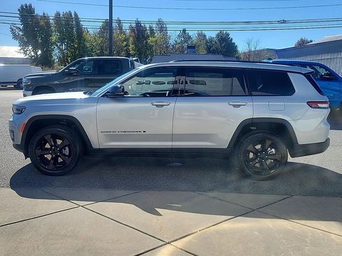 New 2025 Jeep Grand Cherokee L Altitude image 2