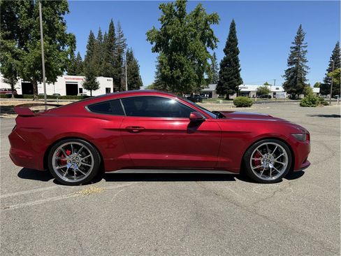 Used 2016 Ford Mustang Coupe RWD image 6