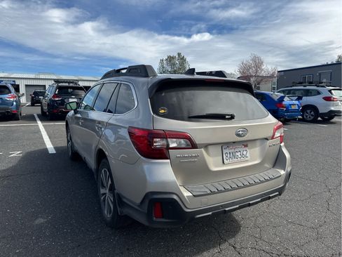 Used 2018 Subaru Outback 2.5i Limited image 7