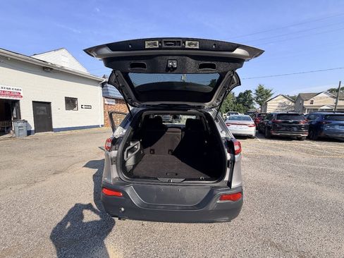 Used 2016 Jeep Cherokee Latitude AWD/4WD image 51
