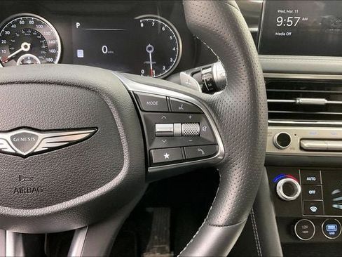 Used 2025 Genesis G70 2.5T image 23