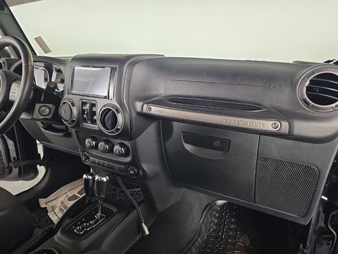 Used 2018 Jeep Wrangler Unlimited Sport S AWD/4WD image 32