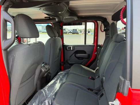 Used 2024 Jeep Gladiator Sport image 16