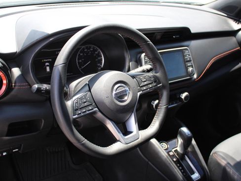 Used 2020 Nissan Kicks SR w/ SR Premium Package FWD image 9