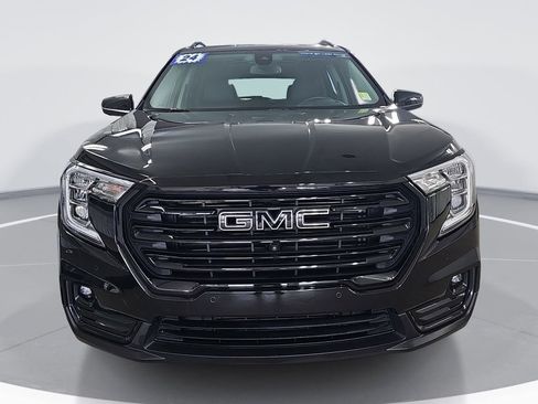 Used 2024 GMC Terrain SLT w/ Tech Package image 10