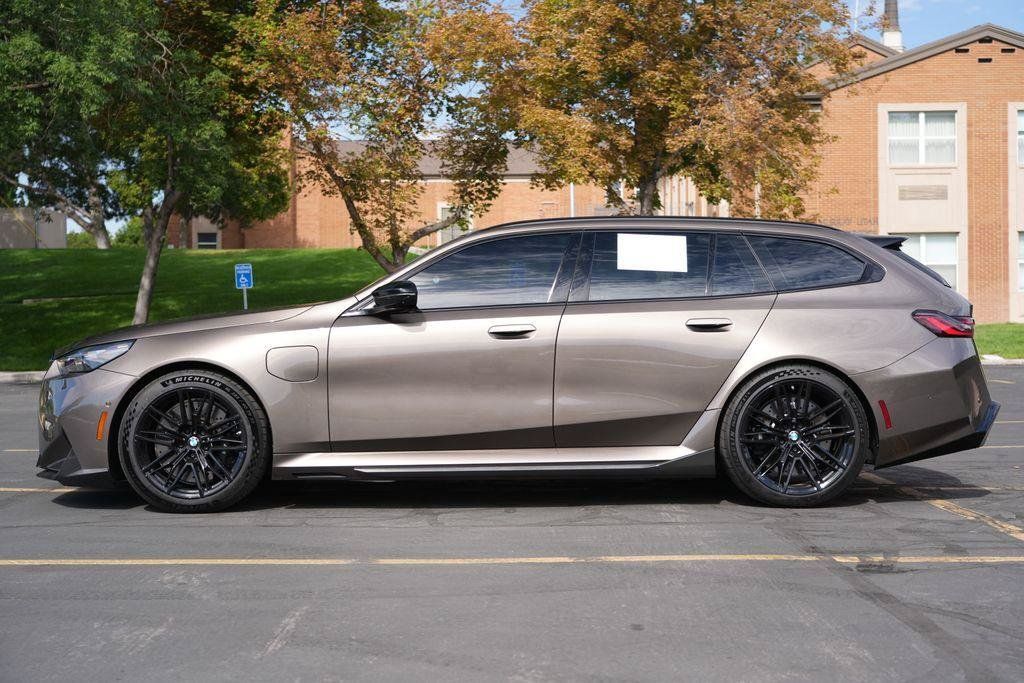 Used 2026 BMW M5 Touring AWD/4WD image 2