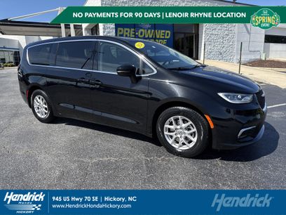 Used 2024 Chrysler Pacifica Touring-L