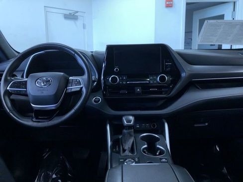 Certified 2025 Toyota Highlander XSE AWD/4WD image 17