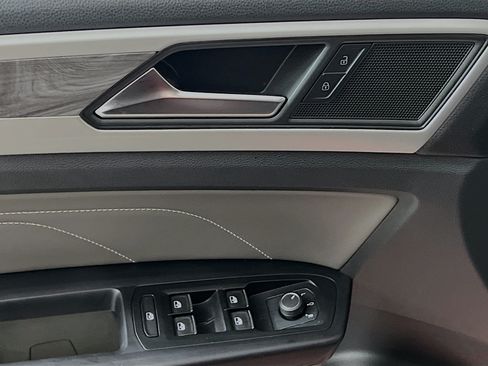Used 2021 Volkswagen Atlas Cross Sport SE FWD image 17